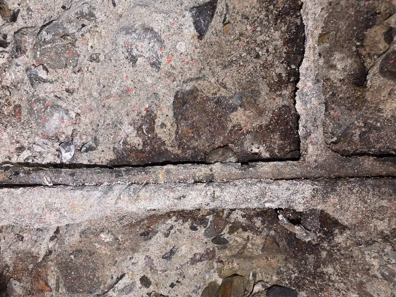 Korrodierte Bewehrung in geschädigtem Beton