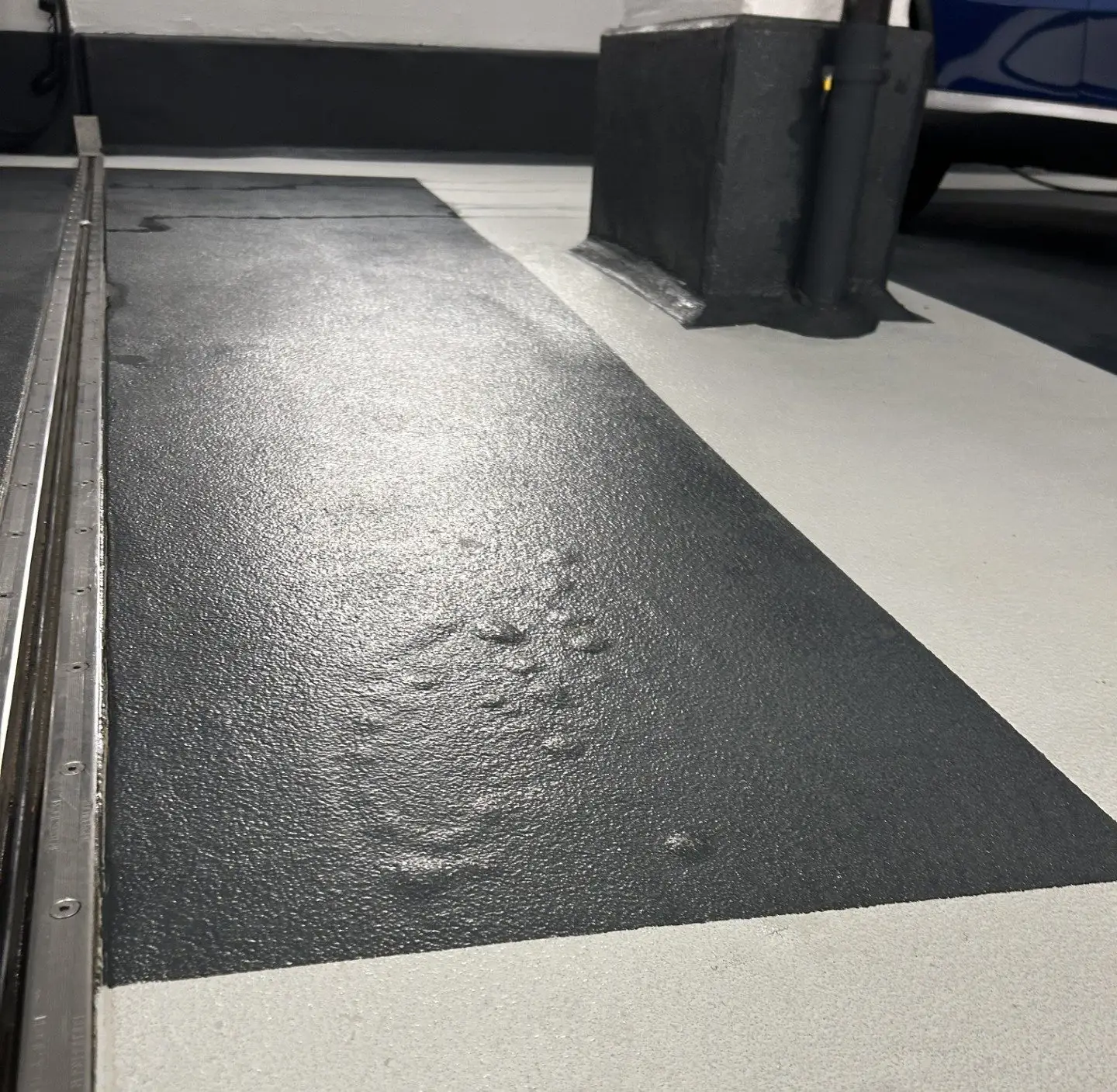 Beschichtete Betonfläche in einer Tiefgarage